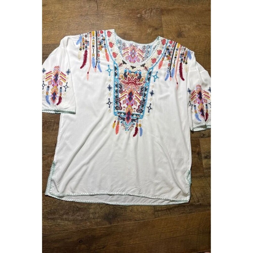Women’s Small White Embroidered Boho Tunic Top Floral Southwestern Rayon